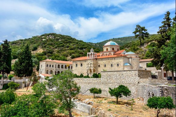 The monastery Timios Stavros