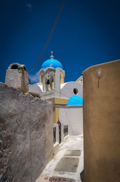 The back alleys of Fira