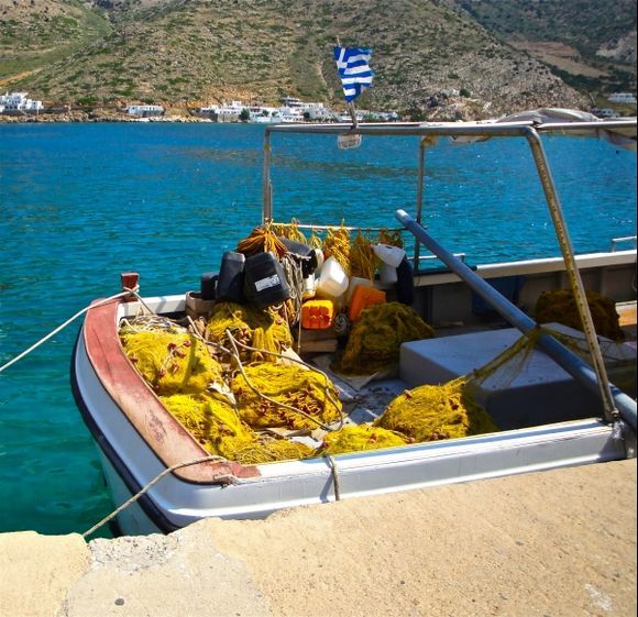 A boat in Kamares harbour