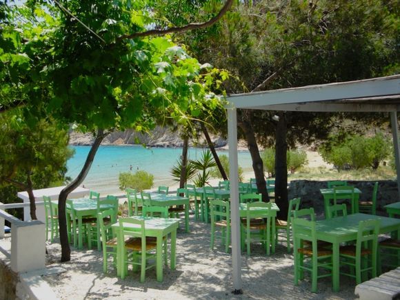 Inviting taverna on Psili Ammos beach