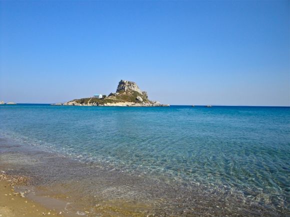 Agios Stefanos beach and Kastri islet