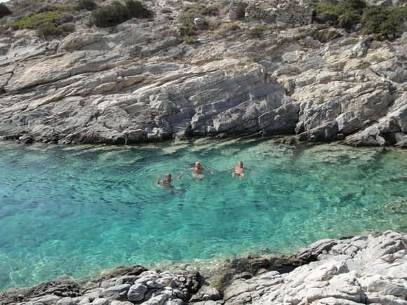 Trekking from Alopronia to Agios Georgios beach: a little cove