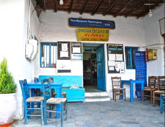Melissa: traditional kafeneio and market, where you can buy Skopelitis tickets