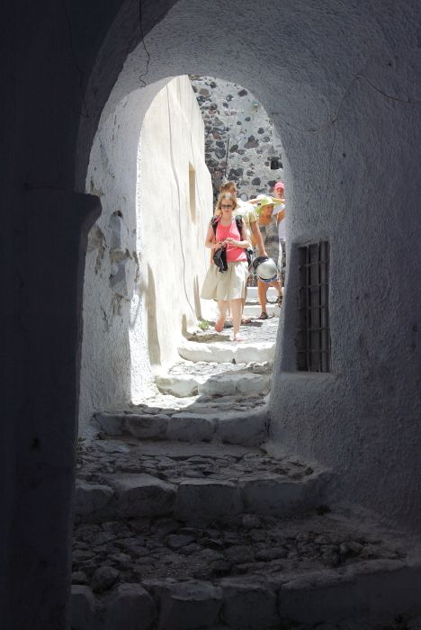 Santorini\'s tourists: Narrow street from Pyrgos.