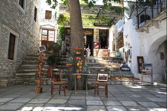 Apiranthos is a beautiful, mountainous village in the centre of Naxos