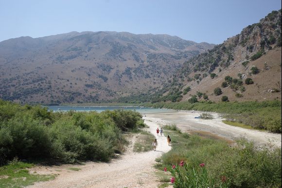 The way to the Kournas lake.