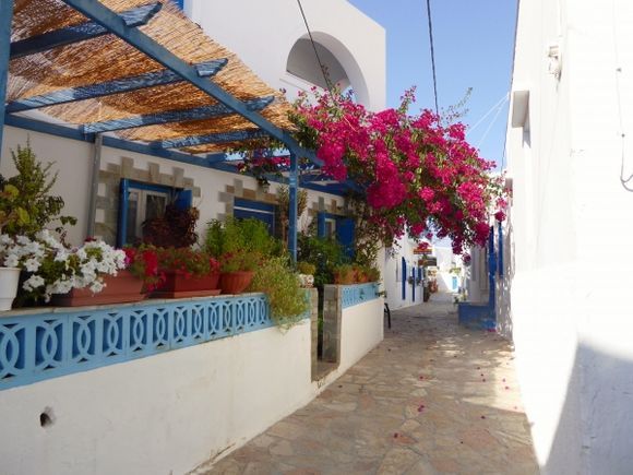 Colourful alleyway in Koufonissi