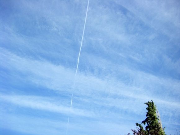 21/10/2010, Chemtrails over Thessaloniki\'s centre._04