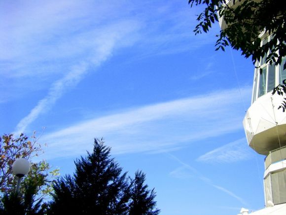 21/10/2010, Chemtrails over Thessaloniki\'s centre._03