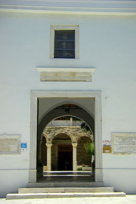 Parikia, Ekatontapyliani church.