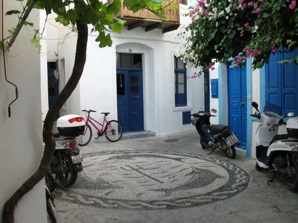 A small corner of Mandraki Nisyros with the mosaic done by Ntinos Papadelia