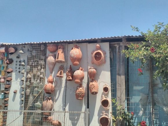 Triovasalos , local art and pottery of Milos