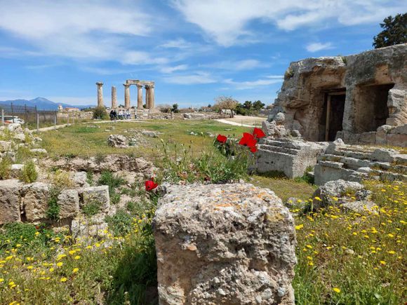 Ancient Kórinthos - Temple of Apollo