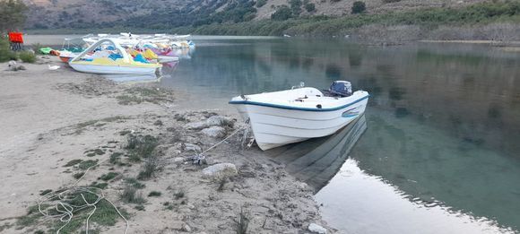 Crete: Lake Kournas
