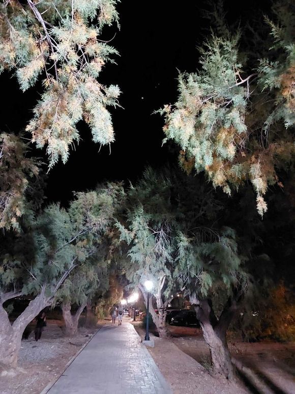 A night stroll in Vrachati