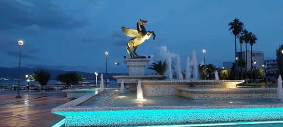 Kórinthos town - Pegasus at night