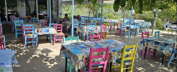 Kalamaki Colourful taverna 