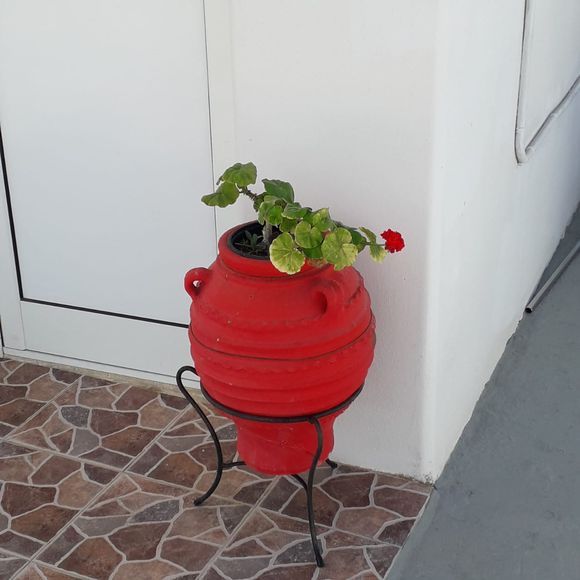 And one red pot...