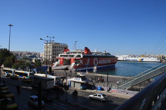 Proximity of Cyclades ferries from metro station