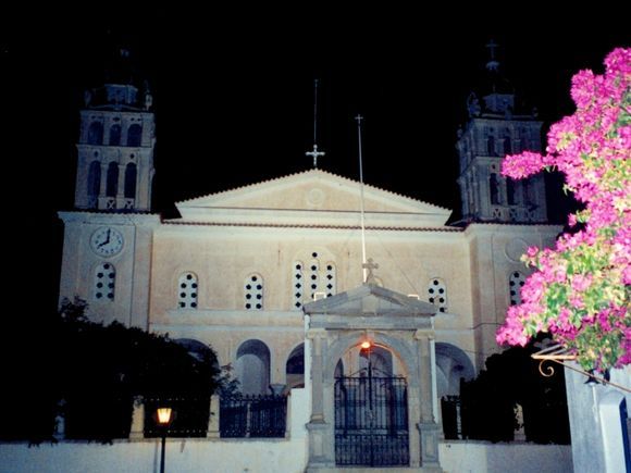 Lefkes cathedral by night