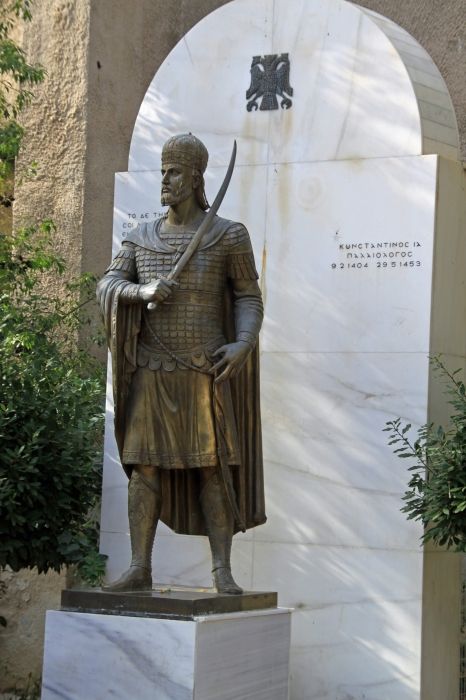 Konstantinos in Mitropolis Sq.