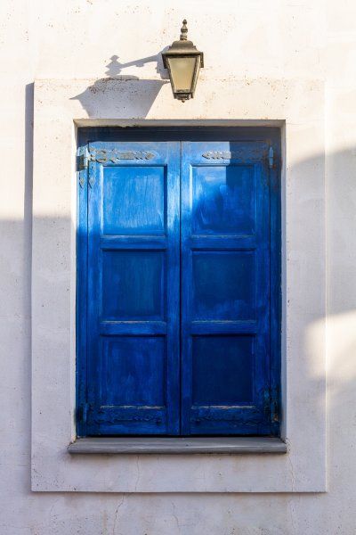 Blue window in Scoinoussa