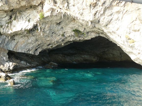 Papanikoli cave