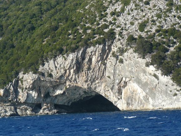 Papanikoli cave