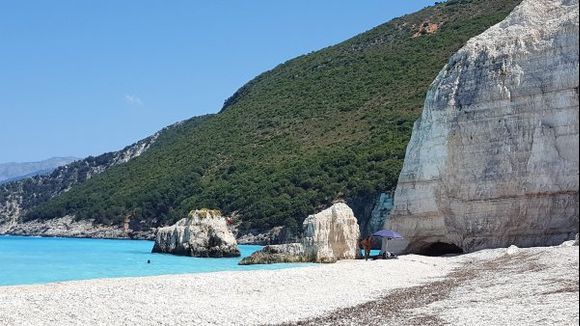 Fteri beach, rocks