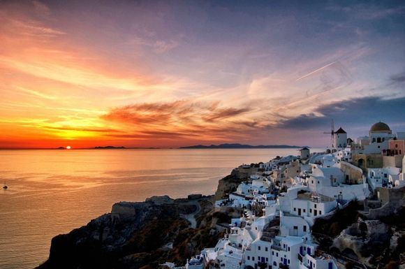 Most beautiful sunset in Oia during our honeymoon vacation