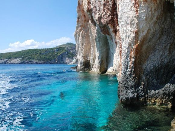 Blue Caves Zakynthos📍
 Crystal clear waters!