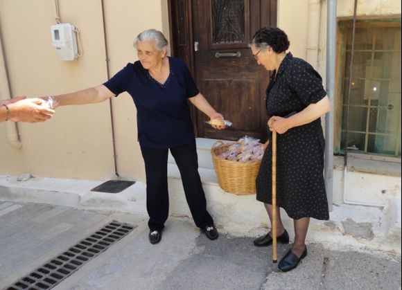 Cretan(Greek) tradition of sharing bread after a funeral