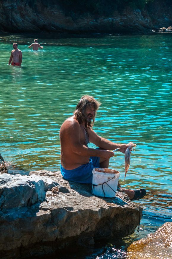 A local congratulated by passers-by for the captured prey in Skiathos, August 2019