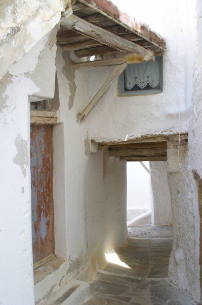 An alleyway in the Old town of Naxos