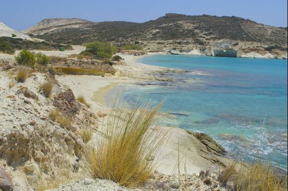The most famous and beautiful beach of Kimolos is Prassa, also known as the White Beach