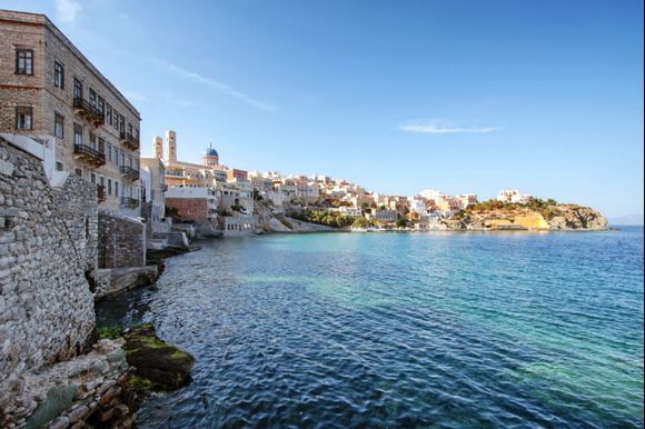 Vaporia Quarter ⚓
Vaporia is the most picturesque quarter of Ermoupolis, with elegant buildings just above the sea. In this quarter, there is the church of Saint Nicolas, the patron saint of the island.
Read more 👉 http://bit.ly/2oXgb7X