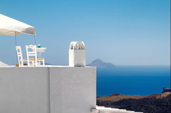 https://blog.greeka.com/santorini/visit-santorini-on-a-budget-tips-and-secrets/ 
📣 <b>New blog post alert!</b>
👉 Visit Santorini on a budget: tips & secrets
