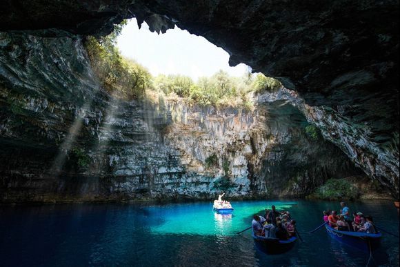 The Cave of Melissani in Kefalonia 📍
Visit one of the most significant places for tourists in Greece. 
See more 👉 http://bit.ly/33rlif4