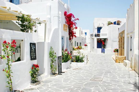 Folegandros is an island of incredible natural beauty located between Paros and Santorini. 💙
Book your ferry ticket to Folegandros here 👉 ferries.greeka.com 