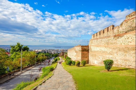 Castle in Thessaloniki 💙
The Castle of Thessaloniki is also known as Yedi Kule or Heptapyrgion. This is a fortress from the Byzantine and the Ottoman era, standing just above the Old Town. 
It has been used as the seat of the garrison commander until the late 19th century and as a prison till 1989.