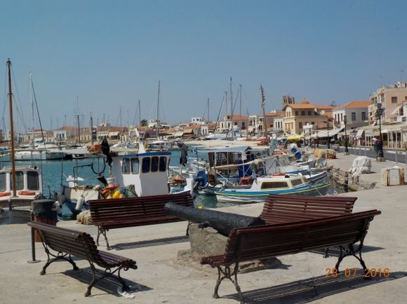 Realy good, to seat by the sea, looking at the movement of the main street of Aegina Town!