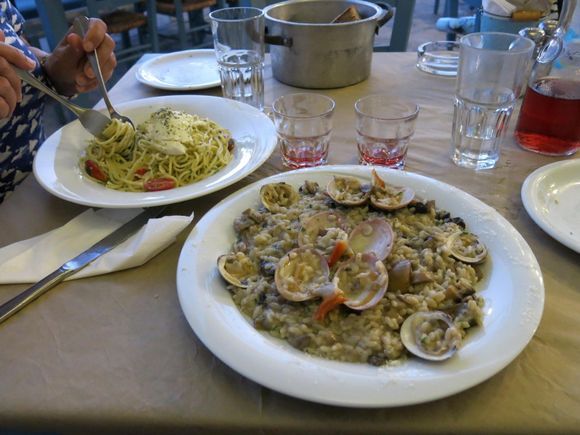 Meditarraneo Taverna Ouzeria - one of my favourite tavernas in Naoussa - gave it a Trip Advisor top 5 rating last time around. Here risotto with clams.