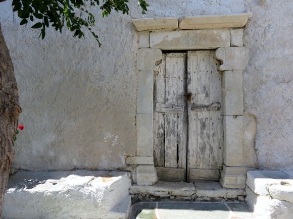 Folegandros church door