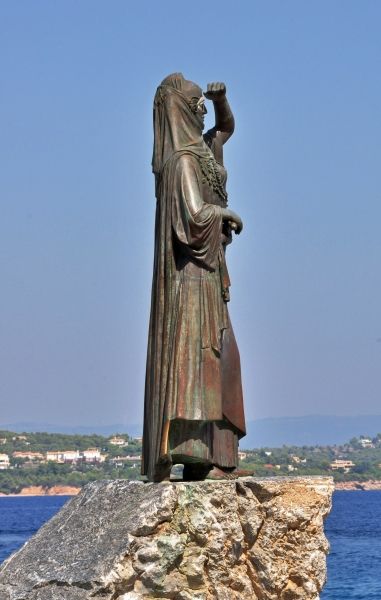 Statue of Bouboulina.