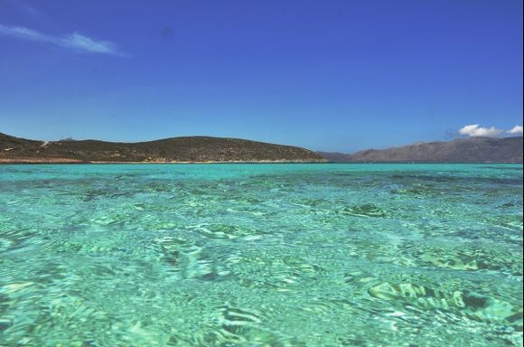 The cristal clear water of Lefki beach.