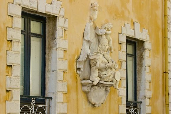 walls on old buildings in Corfu town