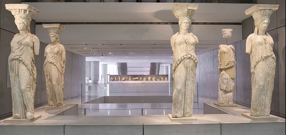 洋書 THE ACROPOLIS AND ITS MUSEUM The Acropolis and its Museum by George Dontas | Goodreads