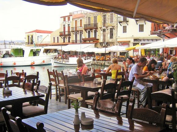 Taverna\'s in the old Ventian harbour of Rethymnon