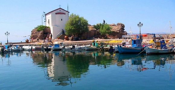 The little port of Skala Sikaminias