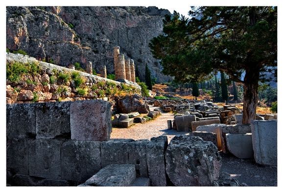Altar of the Chians, Delphi